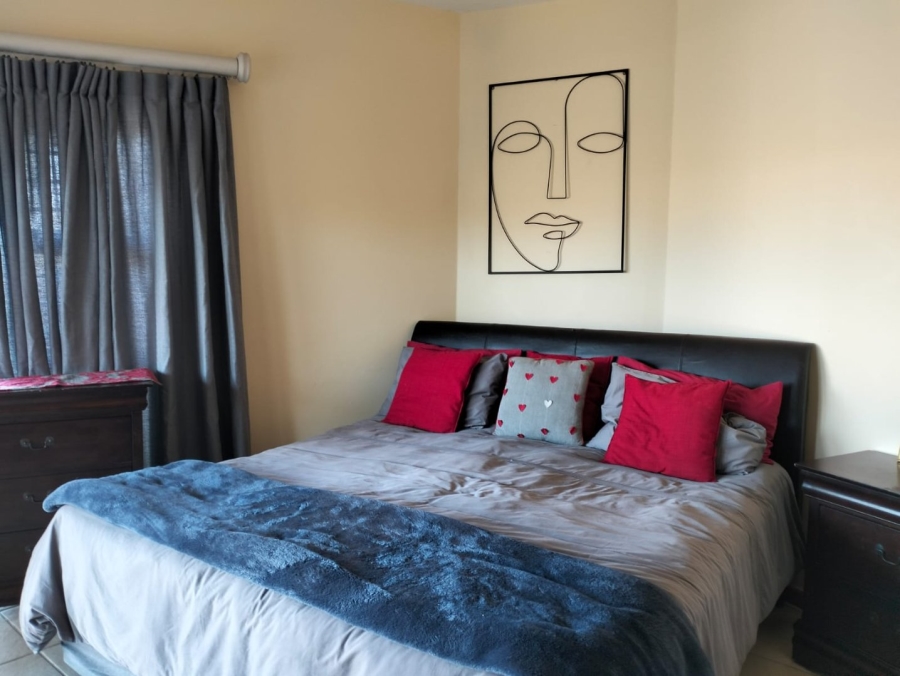 To Let 5 Bedroom Property for Rent in Glentana Western Cape